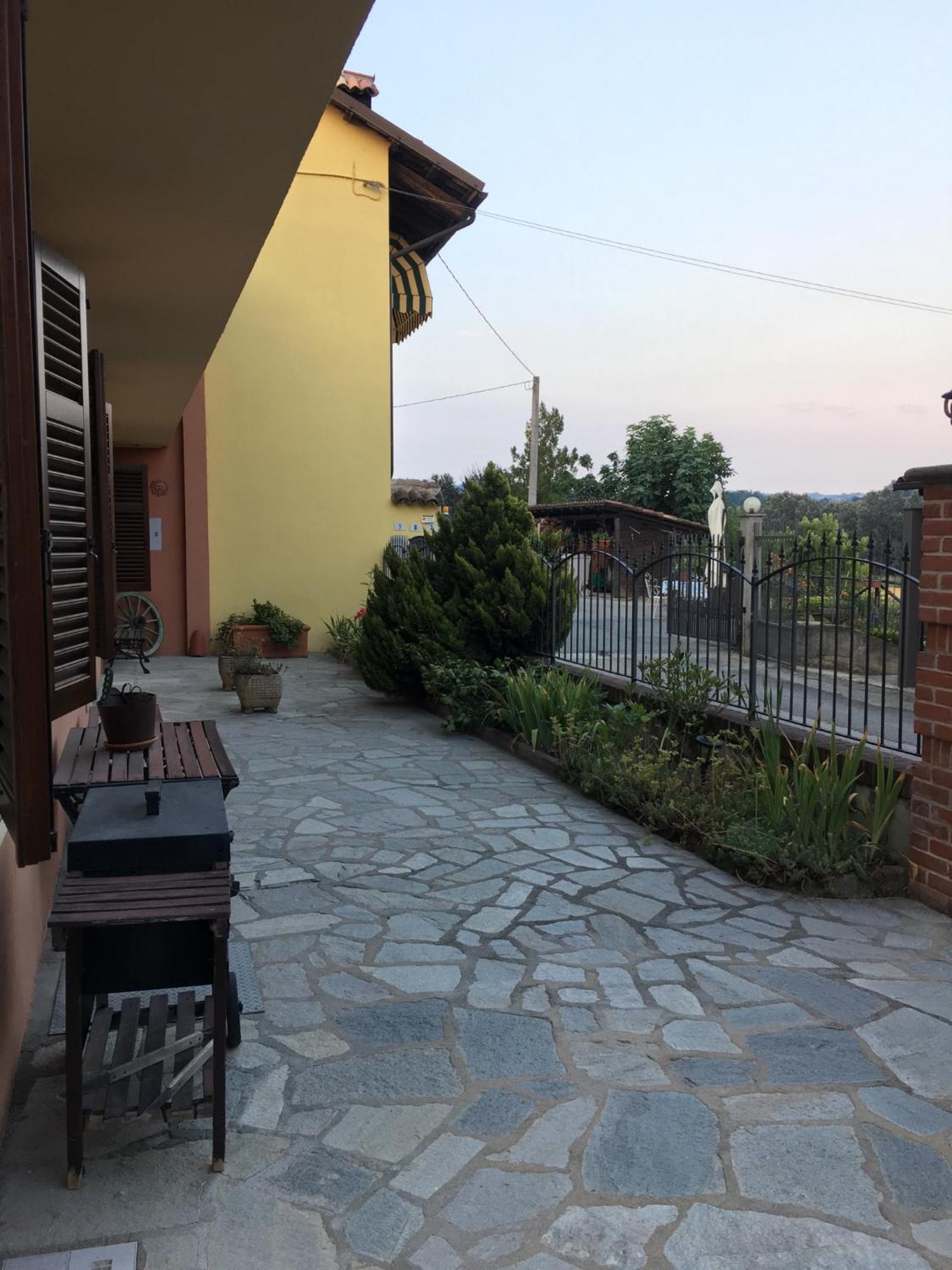 Relax Nel Noccioleto Guest House Novello Luaran gambar