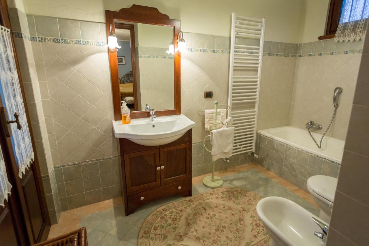 Relax Nel Noccioleto Guest House Novello Bilik gambar